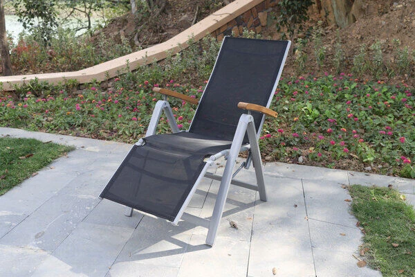 VILLANA Relaxsessel, Silber/schwarz, Alu/Textilene, 66 X 60 X 111 Cm, FSC Akazienholz Armlehnen 5 VILLANA Relaxsessel, Silber/schwarz, Alu/Textilene, 66 X 60 X 111 Cm, FSC Akazienholz Armlehnen – Bild 5