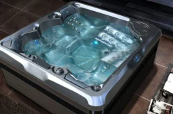 Outtech Steel Art Aries Whirlpool, Grau/schwarz, 214x214x93 Cm / 1000L, 5 Pers., LED Corner Light, LCD Balboa Anzeige, WIFI READY