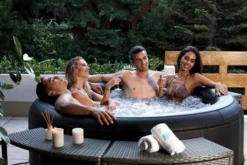 MSPA Premium Super Camaro Whirlpool, Schwarz/silber, PVC-Kunstleder, Ø204x70 Cm / 930L, Inkl. Fernbedienung, Für Bis Zu 6 Personen -Deko Garten Verkauf 22479 05.jpg