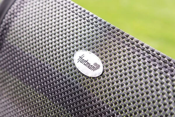 HARTMAN Alice Stapelsessel, Xerix/schwarz, Alu/4x4 Textilen, Mit FSC Teak-Armlehnen 2 HARTMAN Alice Stapelsessel, Xerix/schwarz, Alu/4x4 Textilen, Mit FSC Teak-Armlehnen – Bild 2