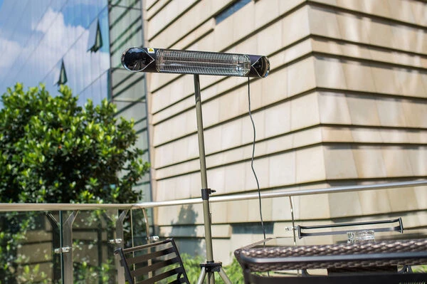 OUTTECH Star Heizstrahler, Schwarz, Alu, 88 X 13 X 9 Cm, Staub - Und Wassergeschützt, Fernbedienung Mit 4 Stufen 3 OUTTECH Star Heizstrahler, Schwarz, Alu, 88 X 13 X 9 Cm, Staub - Und Wassergeschützt, Fernbedienung Mit 4 Stufen – Bild 3