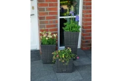 Ploß Rocking Pflanzgefäß, Grau/braun-meliert, Polyrattan, Konisch, 28x28x40 Cm, Kunststoffeinsatz 14 Ploß Rocking Pflanzgefäß, Grau/braun-meliert, Polyrattan, Konisch, 28x28x40 Cm, Kunststoffeinsatz -Deko Garten Verkauf 7 18198.jpg